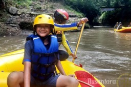 Petualangan Rafting Anak Anak Makin Seru dan Aman Bersama Songa Adventure