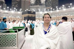 Berkah Ramadhan, dr. Michael Berangkatkan Driver Ojol ke Tanah Suci Mekkah