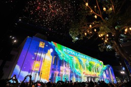 Video Mapping Show by LZY Mampu Menghipnotis Ratusan Wisatawan “Kota Lama Surabaya”