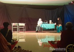 Pentas Idealis karya Teater Alif Ajang unjuk bakat para siswa Smamda Surabaya