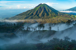 Gunung yang Membuat Pendaki Kembali Lagi