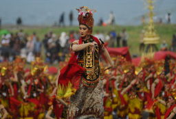 Tarian untuk Leluhur di Senja Banyuwangi