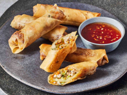 Legenda Lompia: Saat Kemalasan Melahirkan Kuliner Legendaris