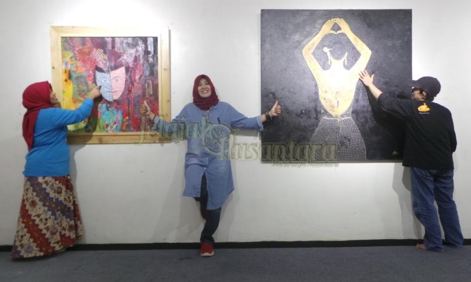 IWPI Jatim Sampaikan Pesan Moral Melalui Pameran Lukisan Seorang “IBU”