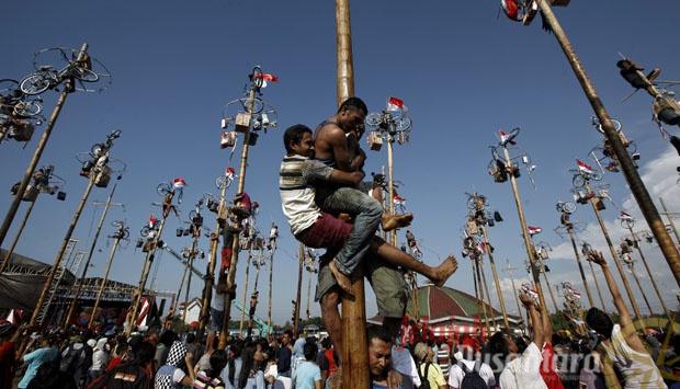 Lomba Panjat Pinang Dan Balap Karung, Pesta Belanda Untuk Menertawakan Pribumi