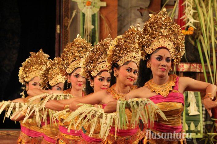 Tari Pendet Tarian Tradisional Bali