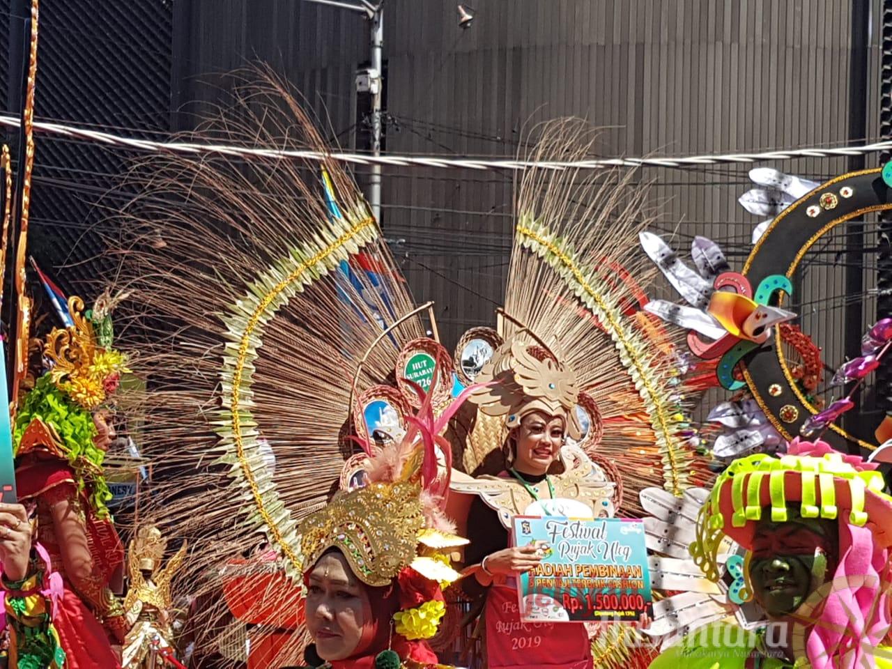 Singgasana Borong 3 Penghargaan