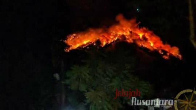 Dentuman Gunung Agung hingga Jarak 40 Kilometer