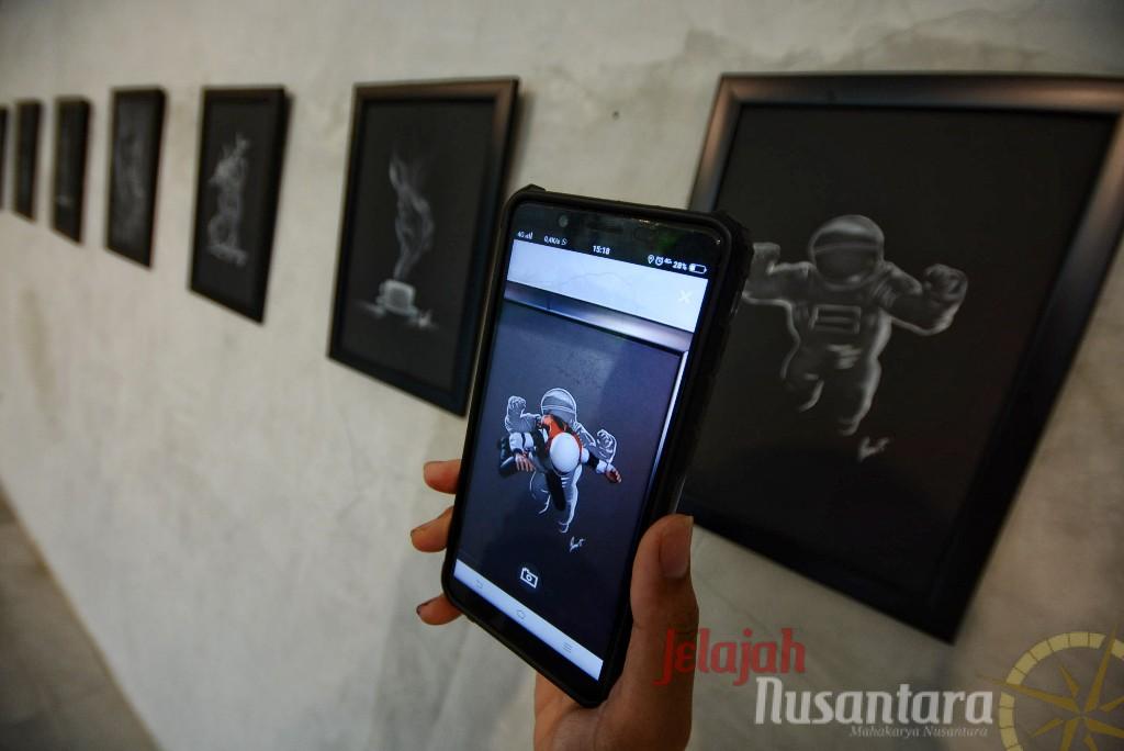 Lukisan Digital "Putih di Atas Hitam" Mr D