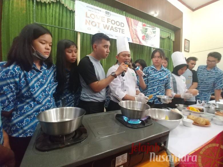 Accor Hotels Ajak Siswa SMKK Mater Ambilis Gunakan Bahan Makanan Dengan Bijak