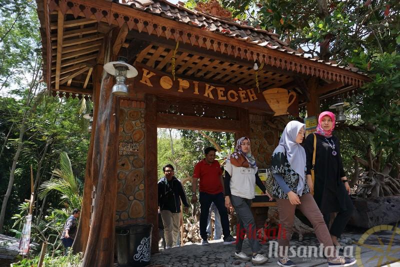 Kampung Flory, Kampung Yang Bikin Jatuh Hati Wisatawan