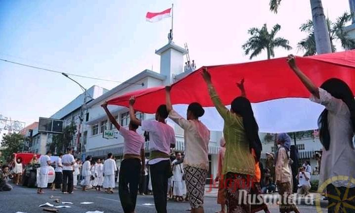 Teatrikal “Surabaya Merah Putih” Cara Arek Arek Suroboyo Mengenang Jasa Pahlawan
