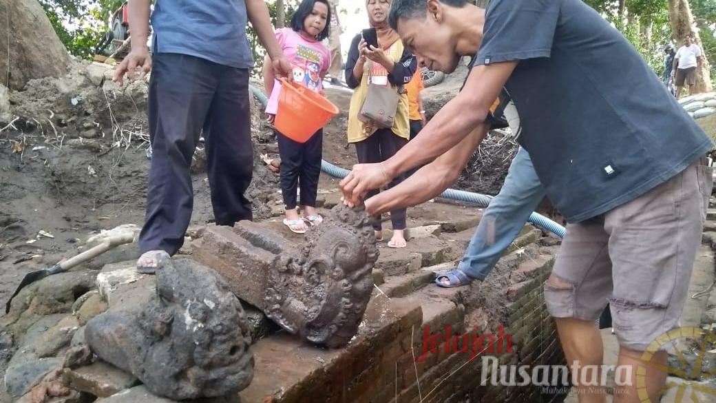 Tim Peneliti BPCB Jatim Lagi-Lagi Temukan Jaladwara di Situs Sumber Beji