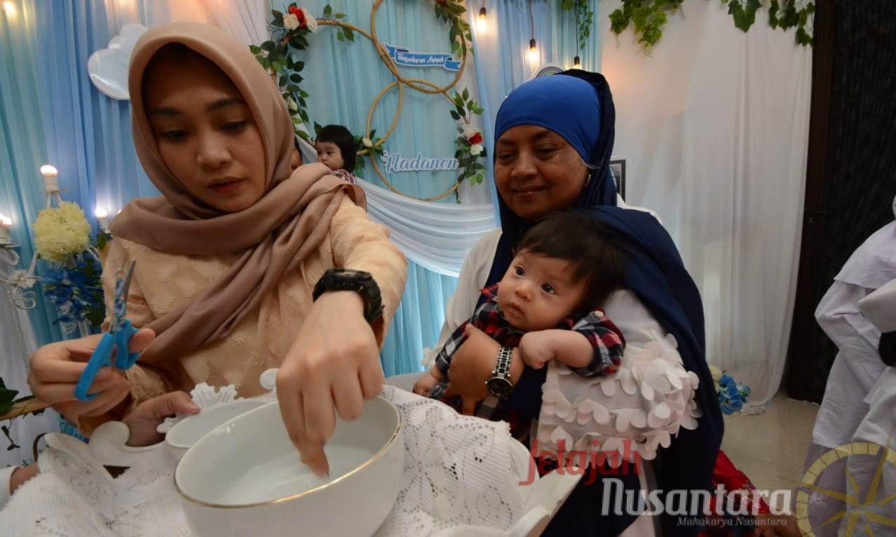 Lestarikan Kebudayaan, Keluarga Besar Hj Elly Gelar Tradisi Aqiqah
