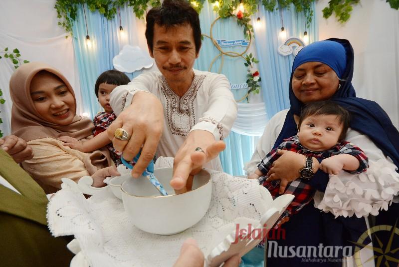 Foto: Keluarga Besar Hj. Elly Rosanti Pegang Teguh Tradisi Aqiqah.