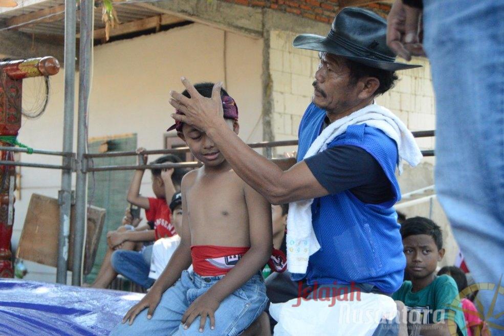 Permainan Tradisional “Gulat Okol” Satukan Persahabatan