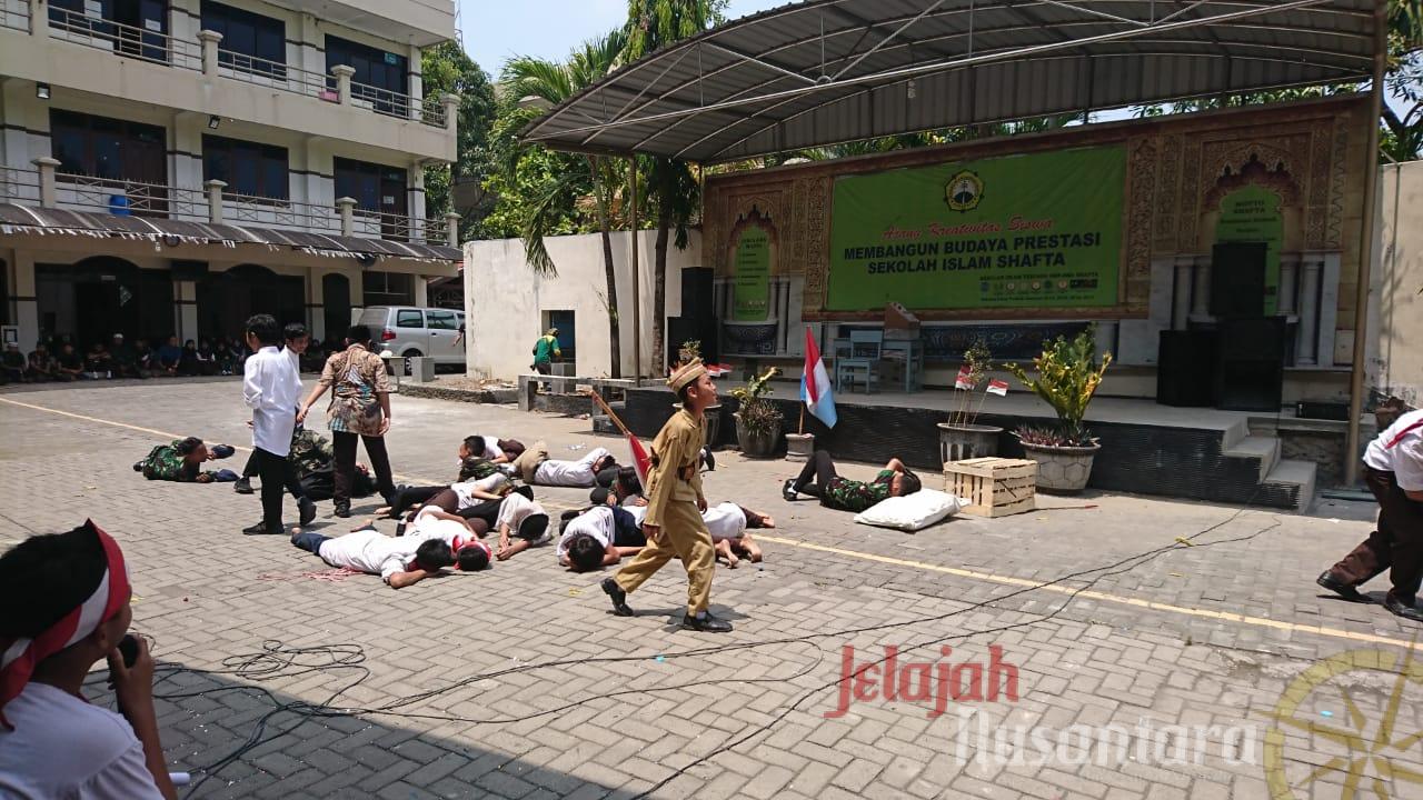Peringati Hari Pahlawan Murid SMA Shafta Gelar Drama Kolosal
