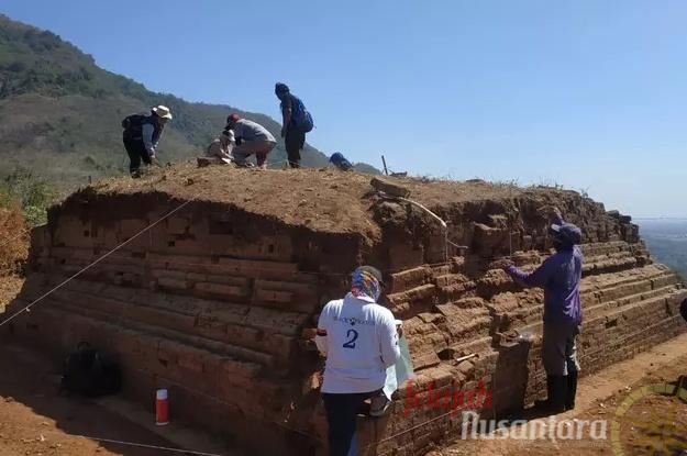 Mirip Candi Diduga Tempat Pemujaan Kuno Di Kaki Gunung Wilis
