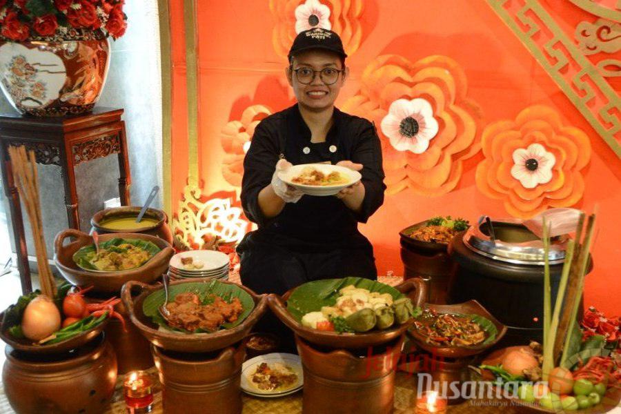 Lontong Cap Gomeh ala Waroeng Pati Nikmatnya hingga Suapan Terakhir