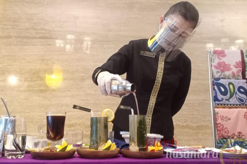 Royal Singosari Hadirkan Tren Minum Jamu Sehat Kekinian “Jamu Iboe Herbal Bar”