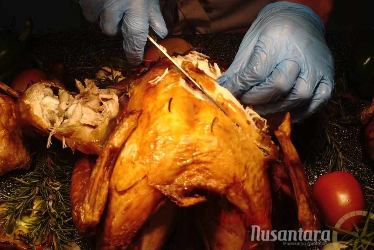 Menu Lezat “Turkey” HARRIS Hotel Satelit Surabaya Meriahkan Perayaan Natal