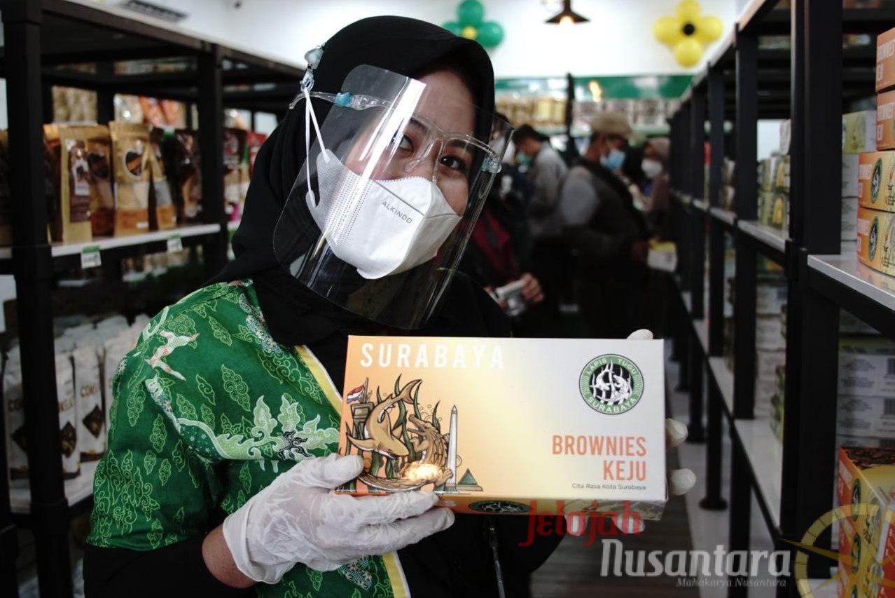 Lapis Tugu Surabaya Ramaikan Dunia Kuliner Kota Surabaya
