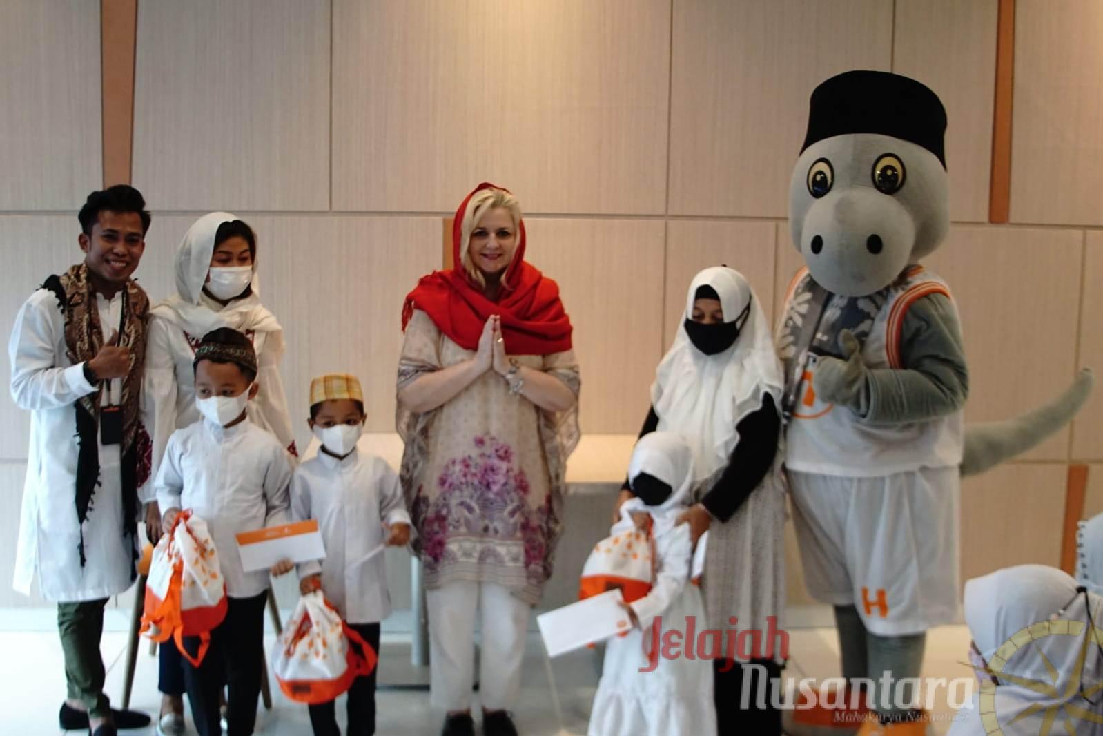 HARRIS Hotel Bundaran Satelit Ajak Anak Panti Nikmati Keseruan Menu Bukber