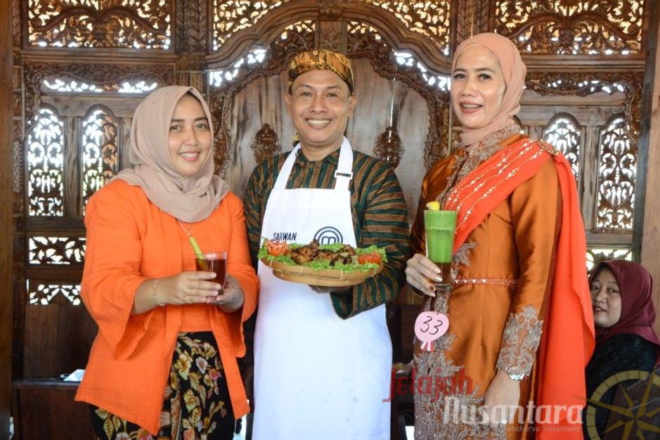 Master Chef Sarwan Olah Masakan Khas Sidoarjo ala Wedangan Joglo