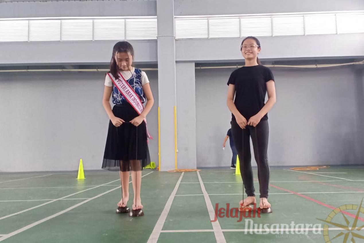Keseruan Siswa Elyon School Bermain “Dolanan Tradisional”