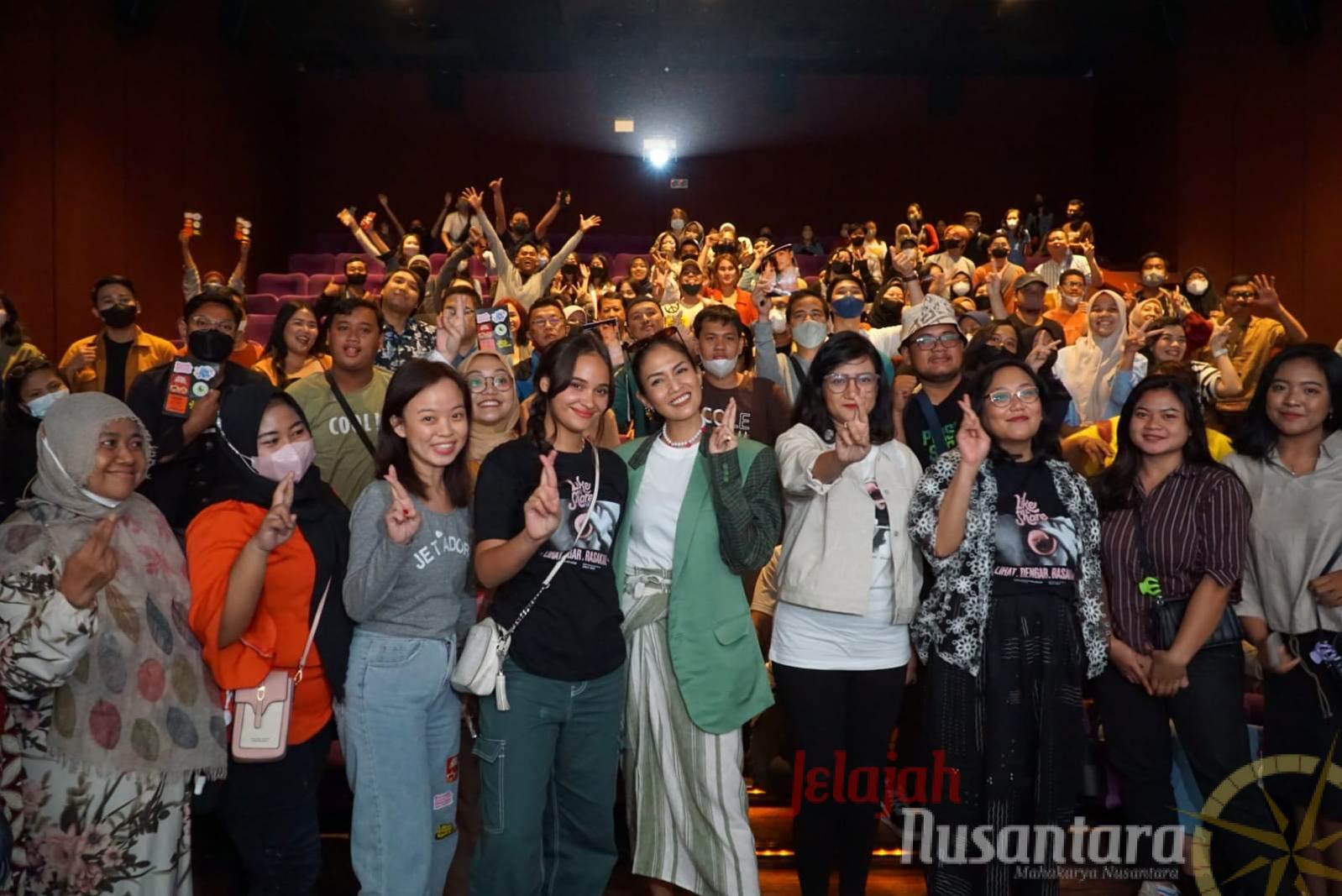 Keseruan Warga Surabaya Nobar Film LIKE & SHARE