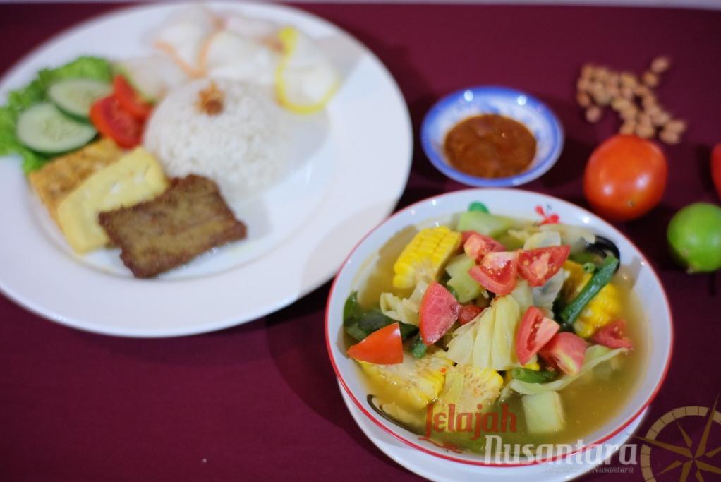 “Nasi Empal Sayur Asem” Bikin Makan Siang Bareng Bestie Makin Nikmat