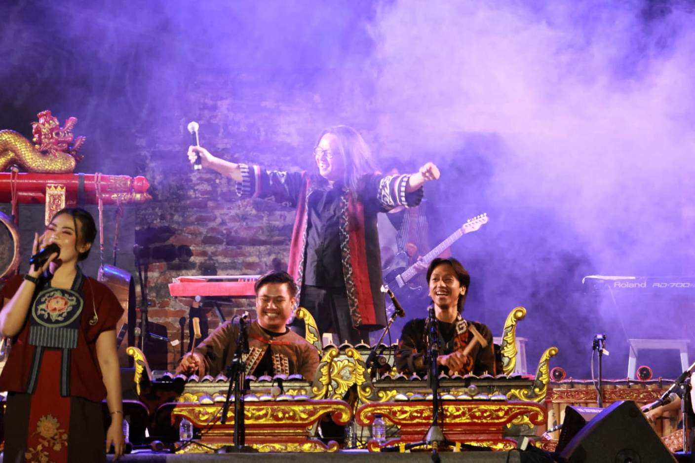 Keseruan Konser Budaya “Slendhang Biru, Tak Pernah Usai” di Benteng Pendhem Ngawi