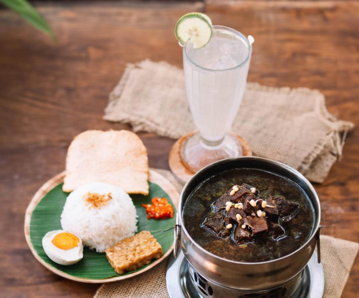 Manjakan Pecinta Kuliner, Hotel Deka Hadirkan Menu Terenak Sedunia “Rawon Daging”