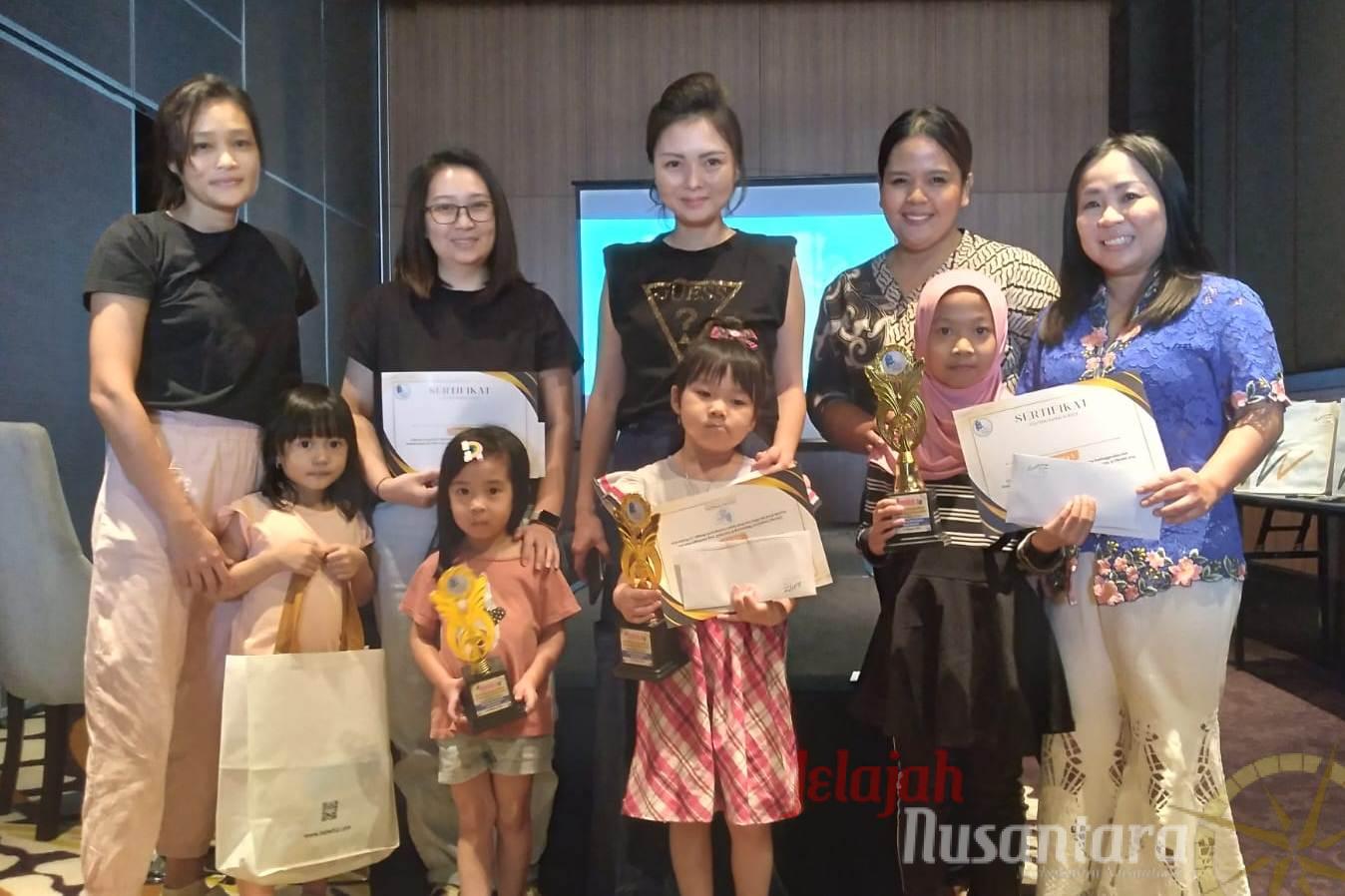 Kekompakan Ibu Anak Mencanting Batik Bersama Whiz Luxe dan Read Me Aloud