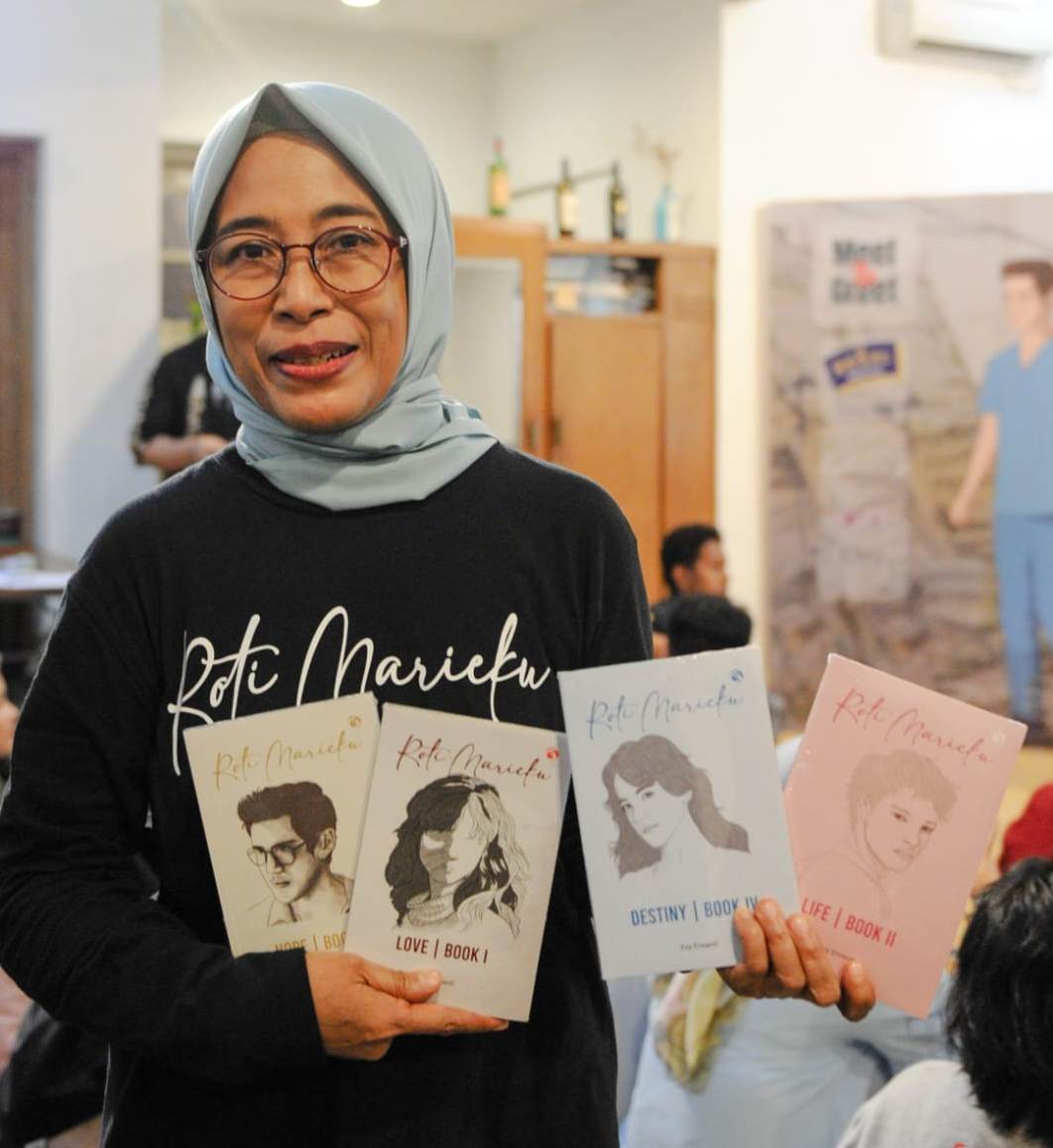 Dokter Spesialis Evy Ervianti Luncurkan Novel Terbaru “Roti Marieku”