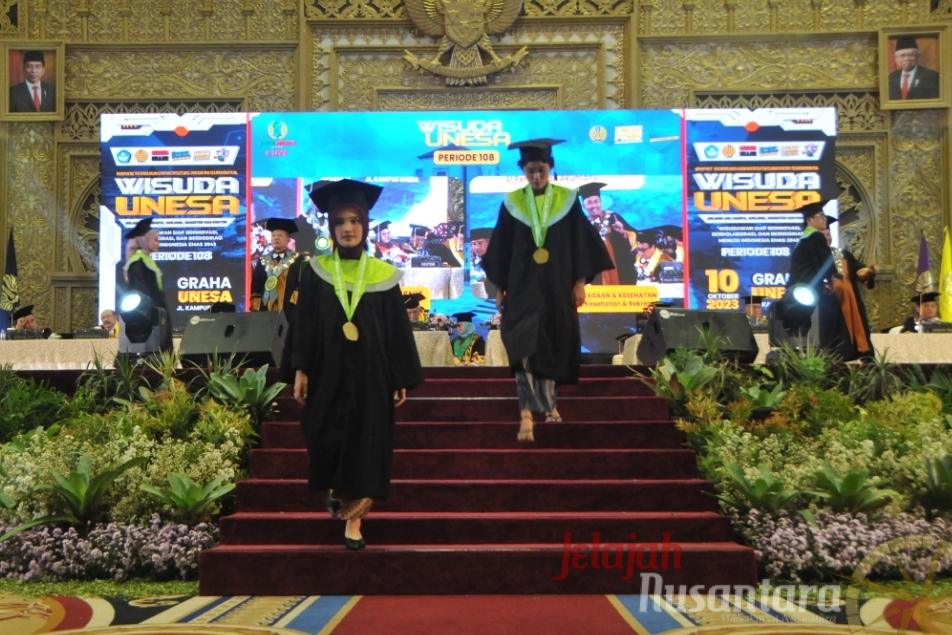Rektor Berpesan Agar Lulusan UNESA Adaptif dan Punya Kontribusi