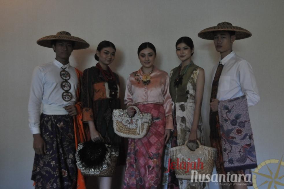 Fashion Show Batik Semarakkan Pameran “Batik Fashion Fair 2023” Surabaya
