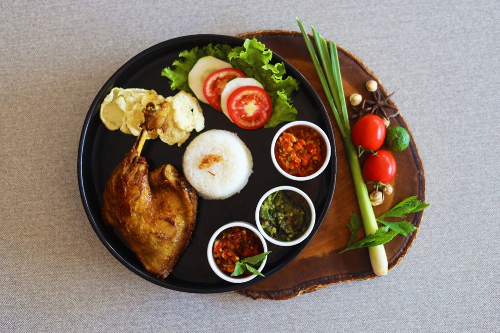 Bebek Tiga Sambal ala Swiss-Belinn Airport Bikin Makan Bareng Bestie Makin Asik