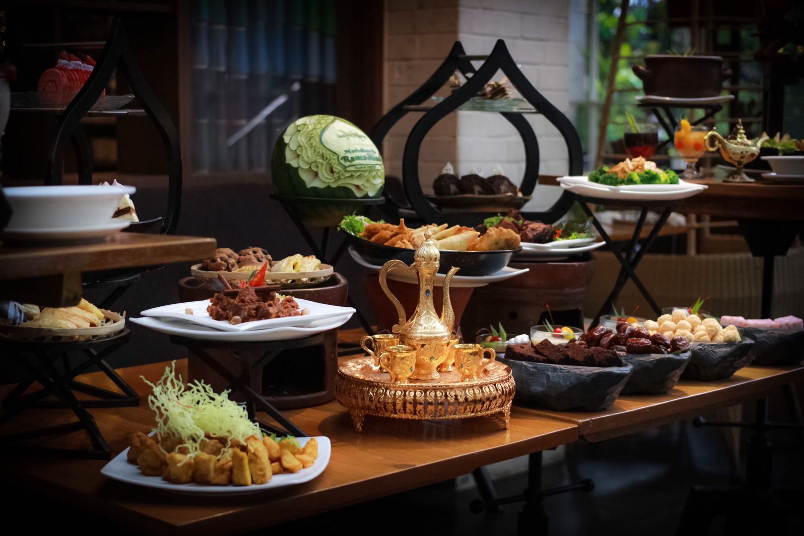 Keseruan Bukber Asik Berhadiah Tiket Umroh ala Mercure Surabaya