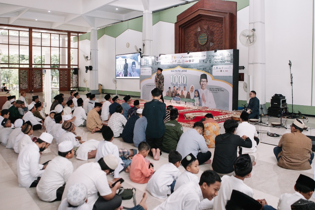 Berbagi Kebaikan, IKA ITS Jatim Berikan Santunan Kepada 1000 Anak Yatim