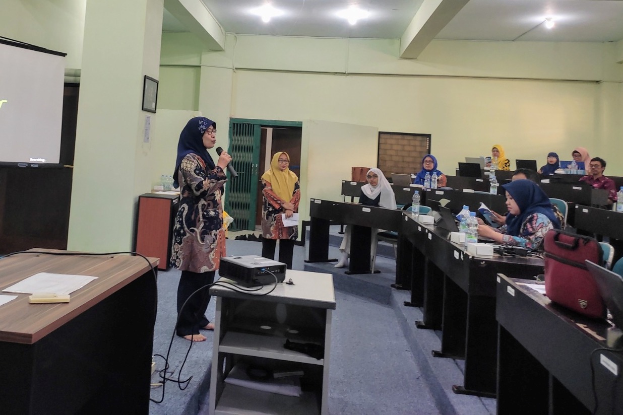 Tingkatkan Kualitas Karya Tulis Ilmiah, Tim Dosen Unesa Berikan Pendampingan Pada Guru