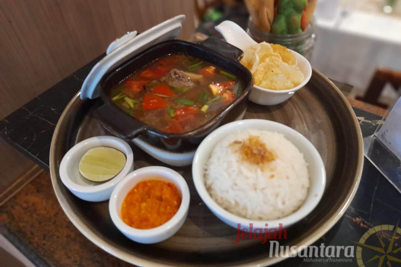 Nongkrong Asik Sembari Menikmati Menu Baru Bergaya Klasik ala Grand Inna Tunjungan