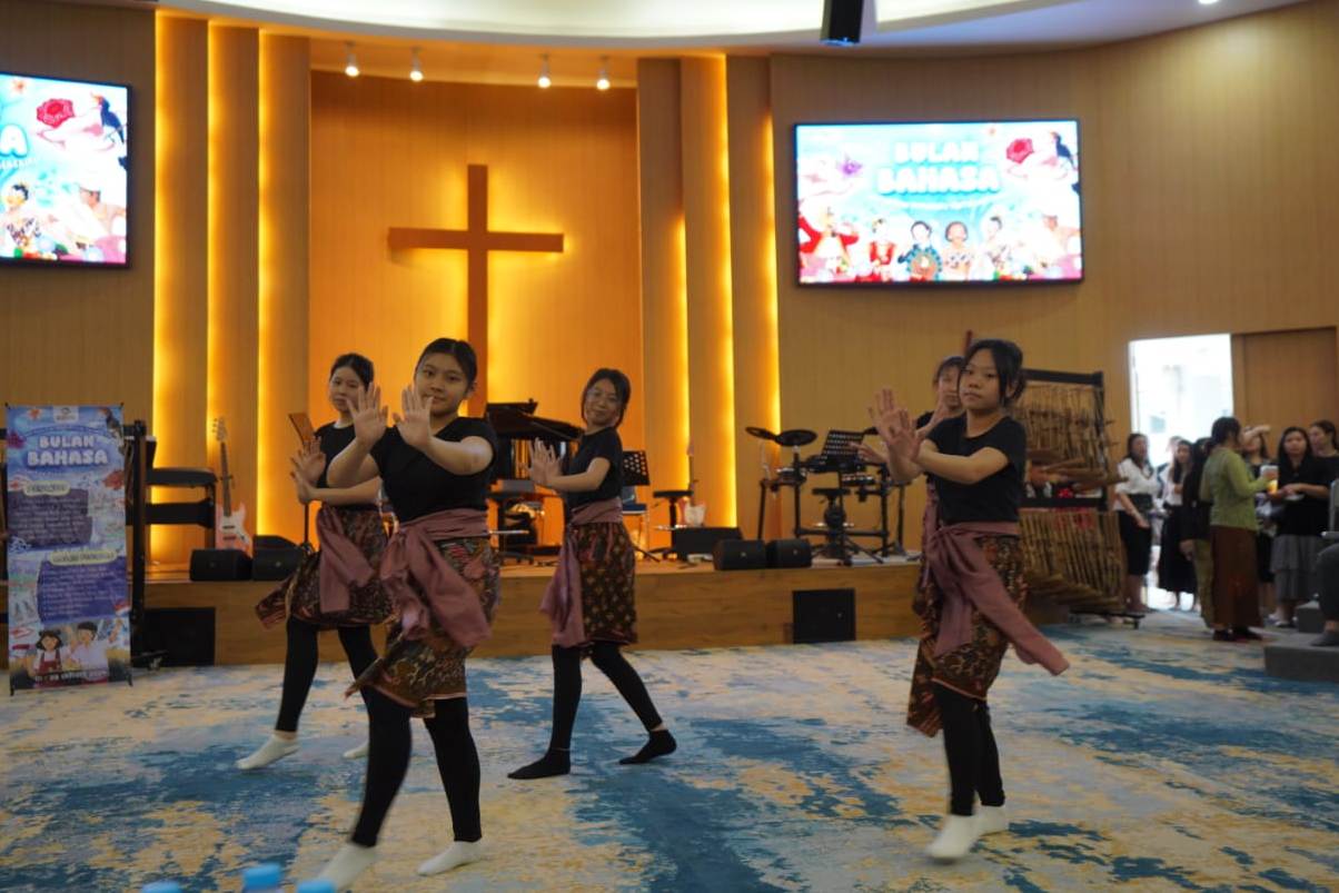Permainan Tradisional dan Seni Budaya Meriahkan “Elyon Career Fest dan Bulan Bahasa"”