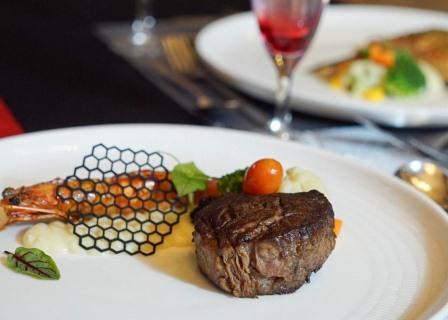 Wujudkan Impian Pasangan, Grand Swiss-Belhotel Darmo Hadirkan Dinner Romantic