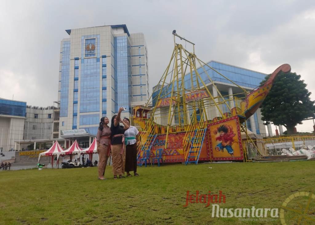 Hibur Warga, Unesa Hadirkan Wahana Bermain dan Pasar Malam
