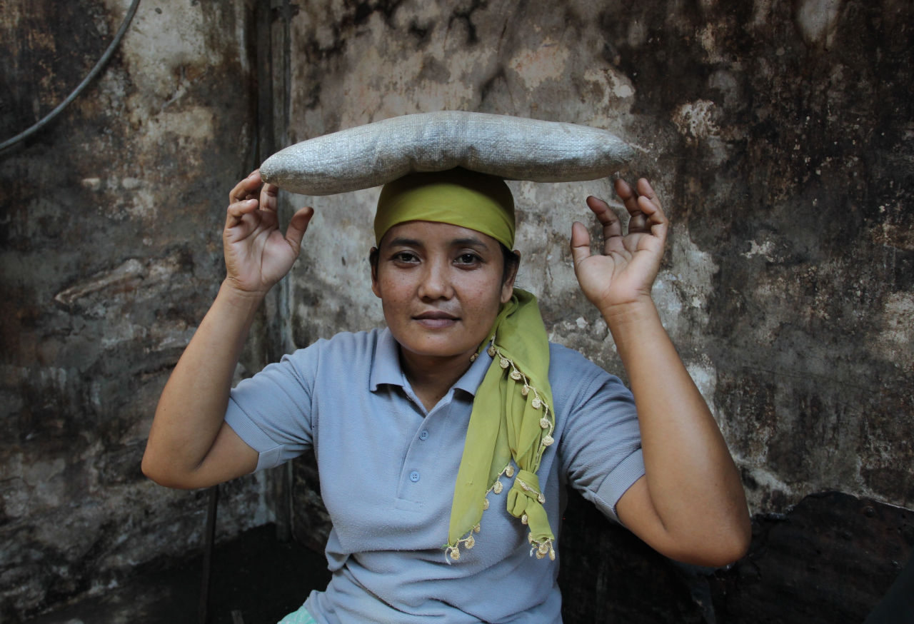 Tenaga yang Terlupakan di Pasar Pabean